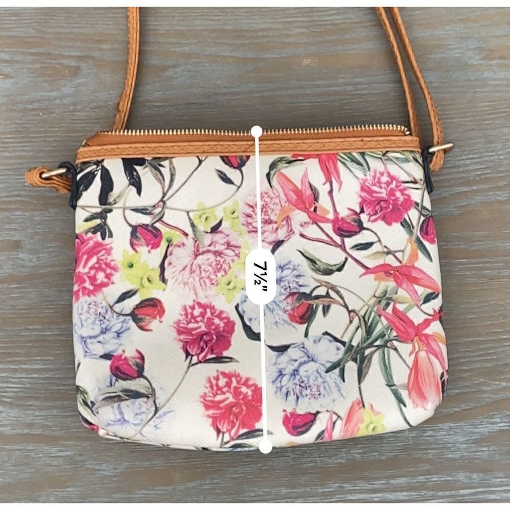 Aldo Floral Crossbody Bag Buckle Detail - Picture 2 of 9